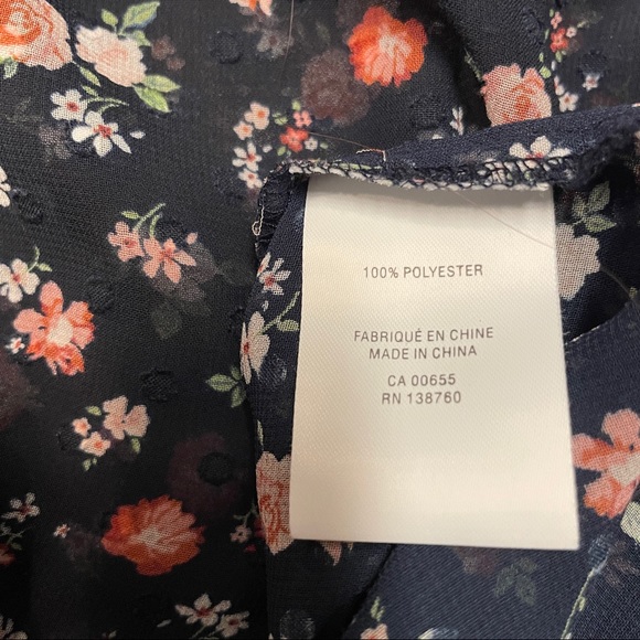 Ok100% polyester blouse, navy blue, floral, Reitmans, size XL - Picture 8 of 9